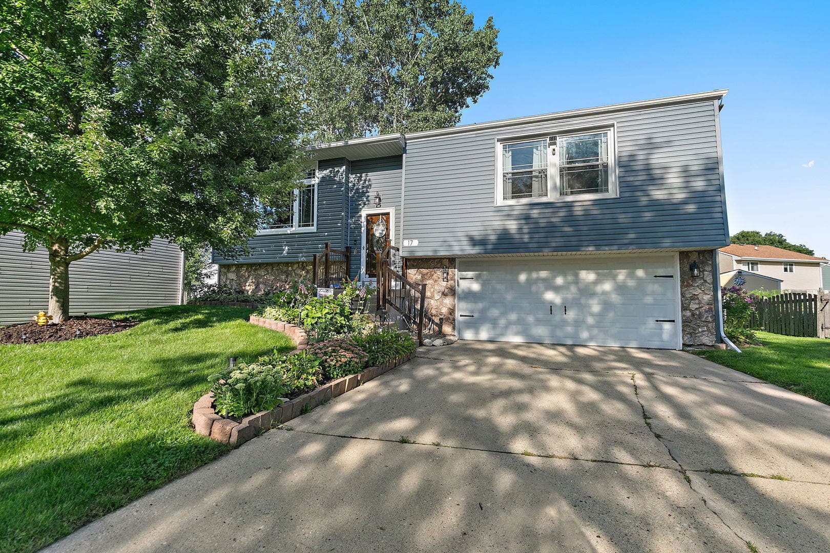 17 Joslyn Drive, Elgin, IL 60120 17 Joslyn Drive, Elgin, IL 60120