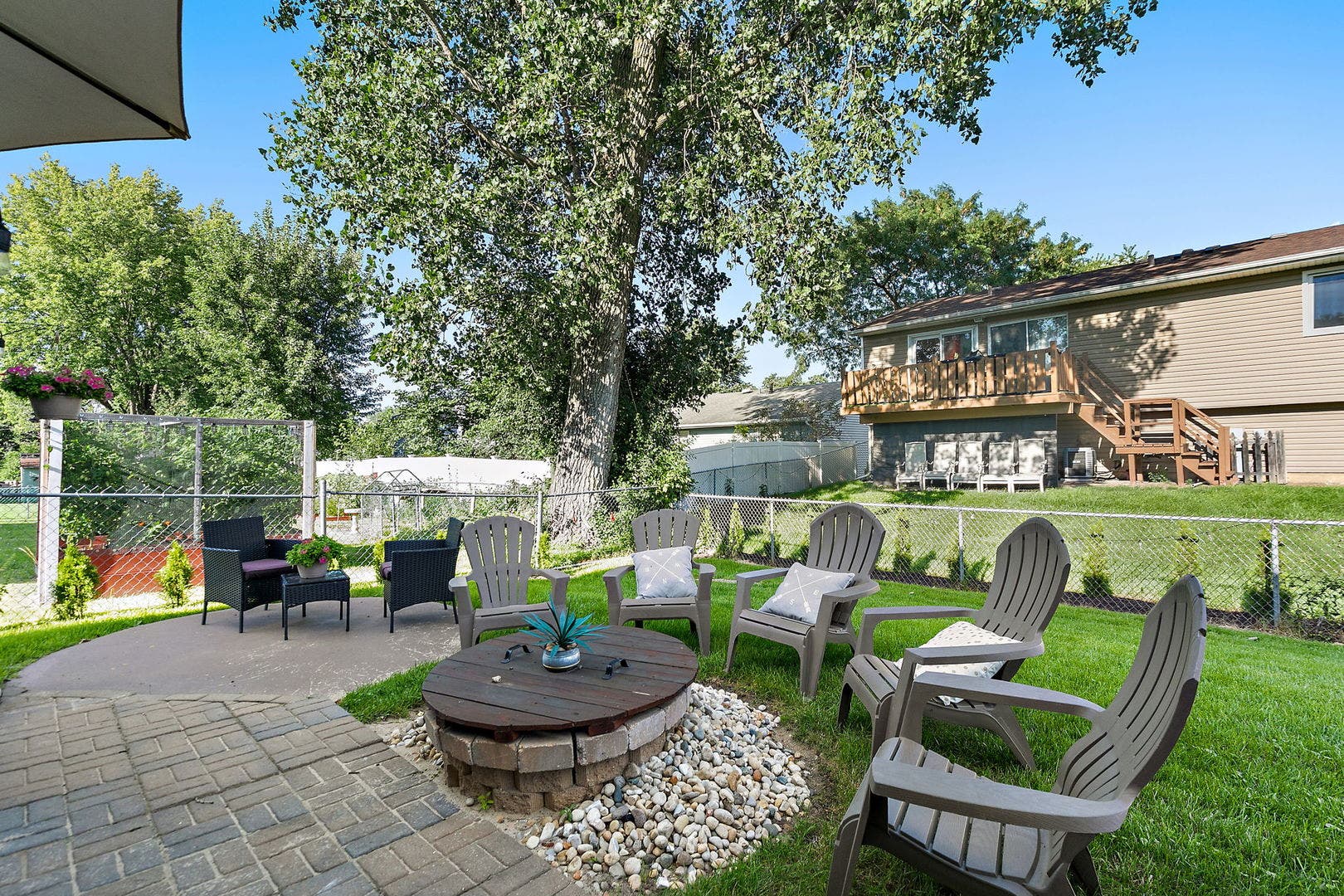 17 Joslyn Drive, Elgin, IL 60120 17 Joslyn Drive, Elgin, IL 60120