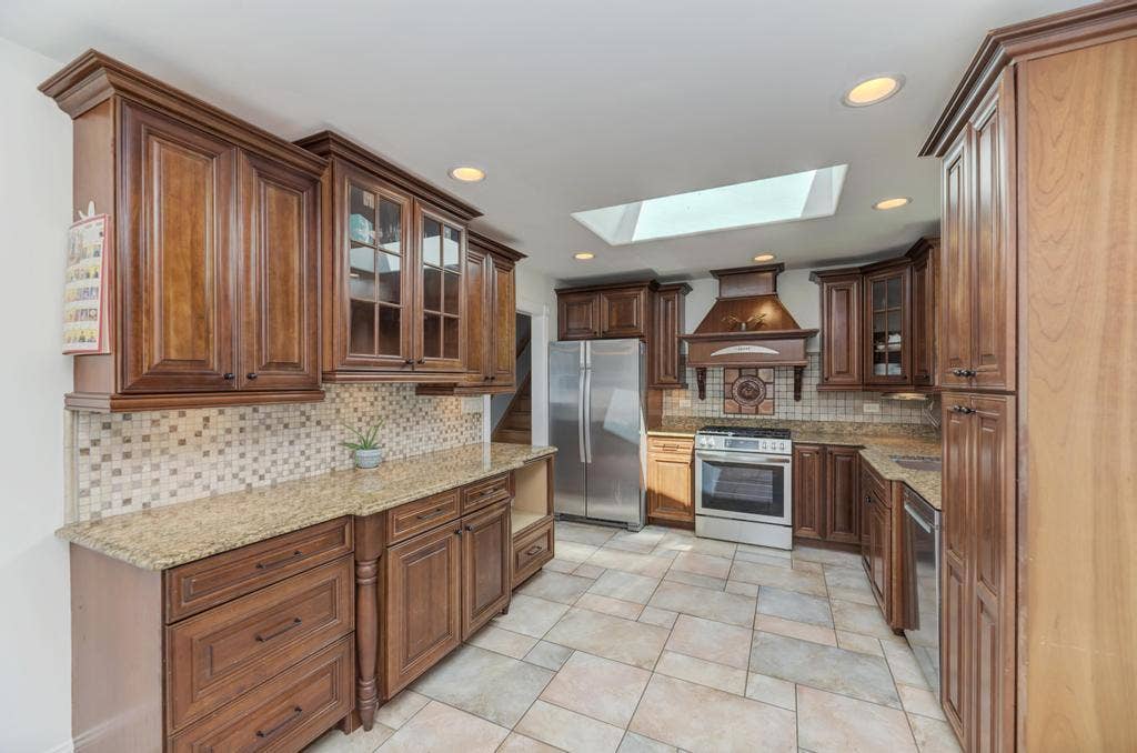 16829 Creekside Avenue, Tinley Park, IL 60487 16829 Creekside Avenue, Tinley Park, IL 60487
