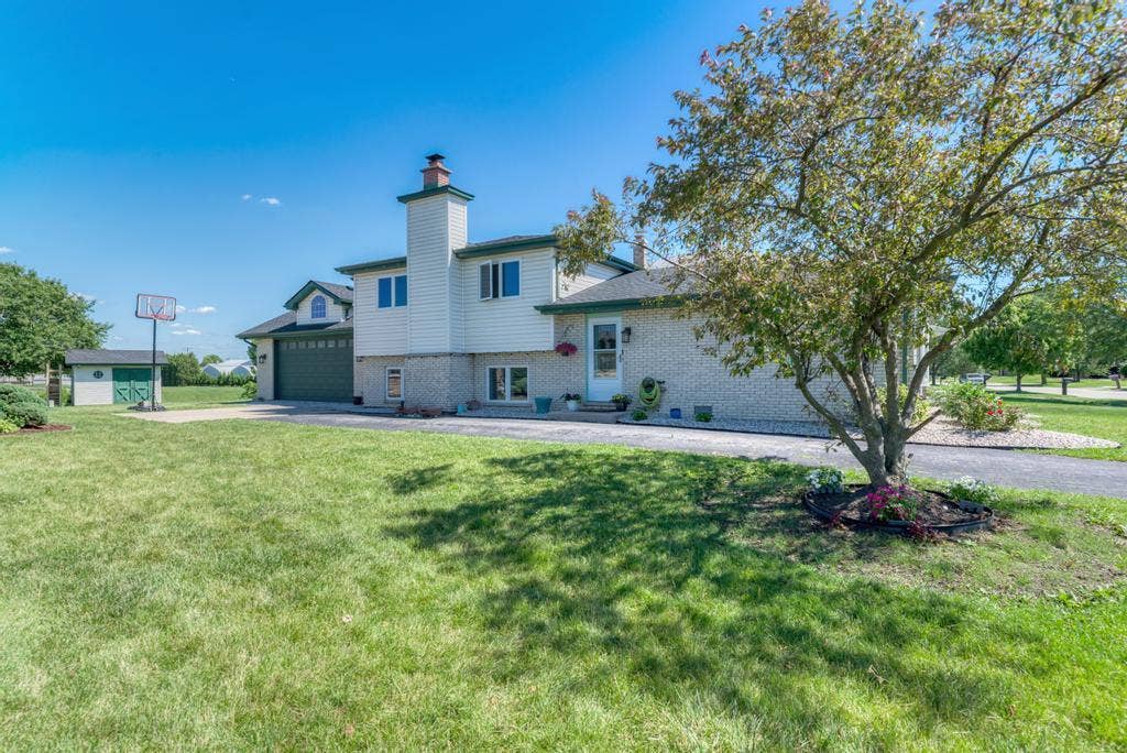 16829 Creekside Avenue, Tinley Park, IL 60487 16829 Creekside Avenue, Tinley Park, IL 60487