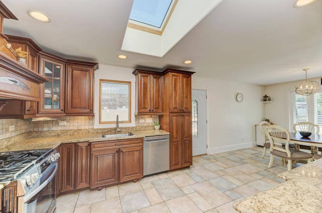 16829 Creekside Avenue, Tinley Park, IL 60487 16829 Creekside Avenue, Tinley Park, IL 60487