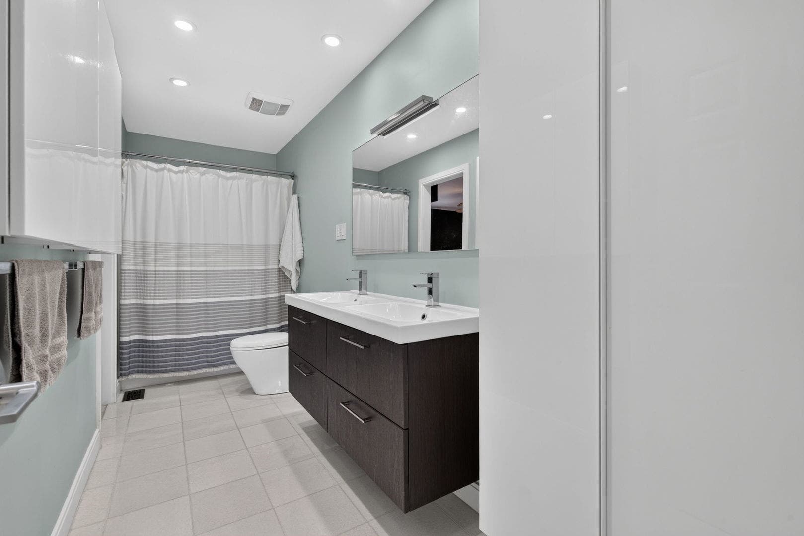 2228 Graystone Drive, Joliet, IL 60431 2228 Graystone Drive, Joliet, IL 60431