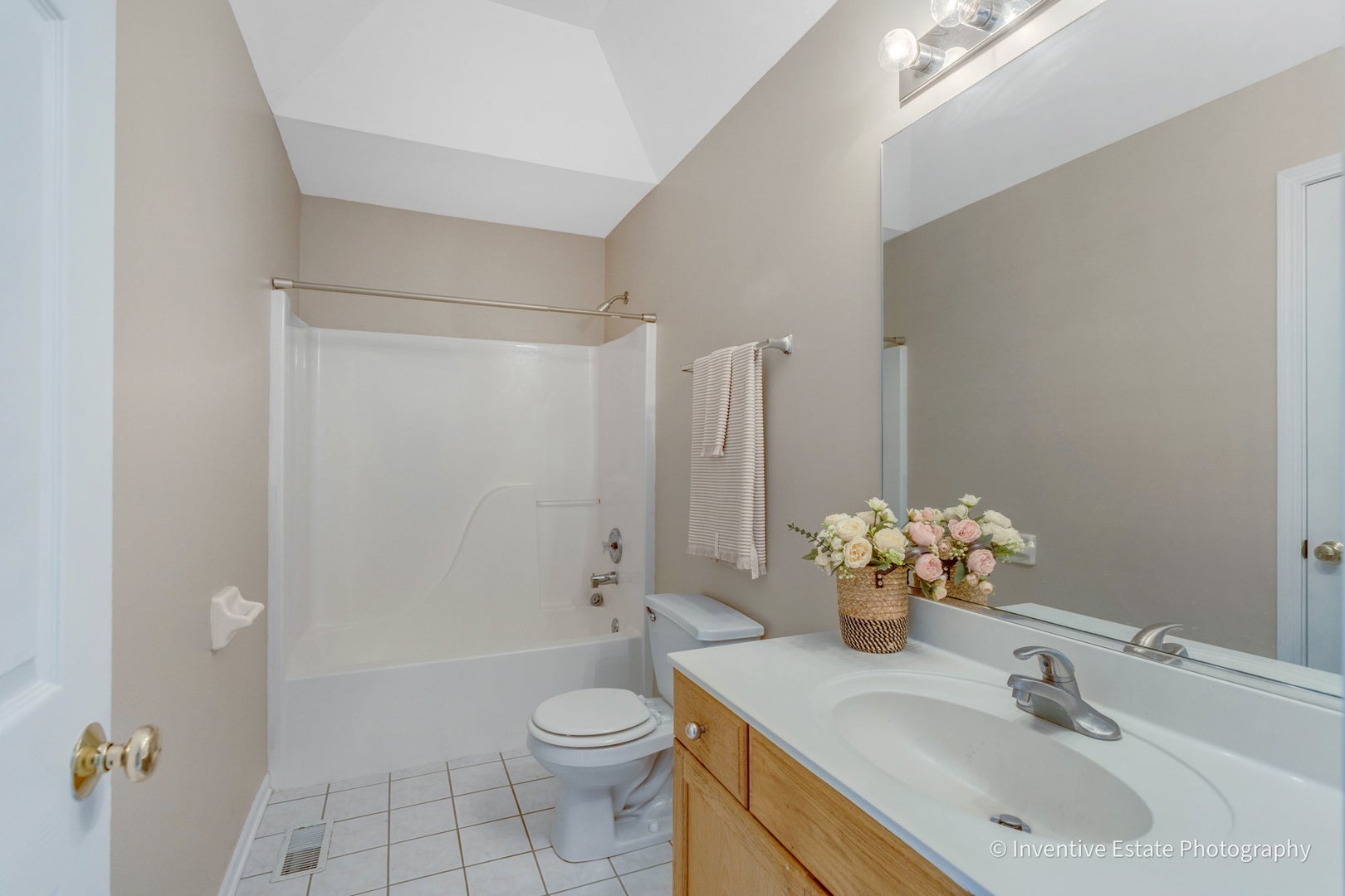1925 Danube Way, Bolingbrook, IL 60490 1925 Danube Way, Bolingbrook, IL 60490
