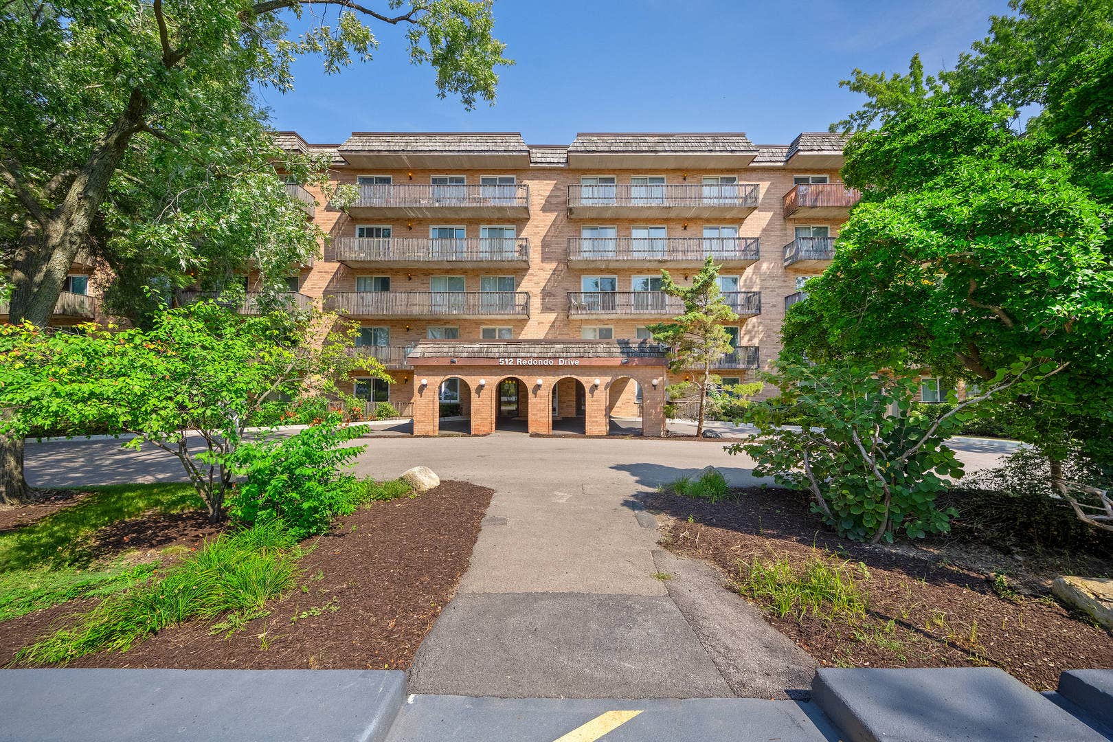 Downers Grove, IL 60516 Downers Grove, IL 60516