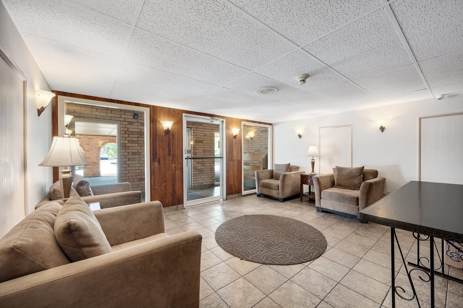 Downers Grove, IL 60516 Downers Grove, IL 60516