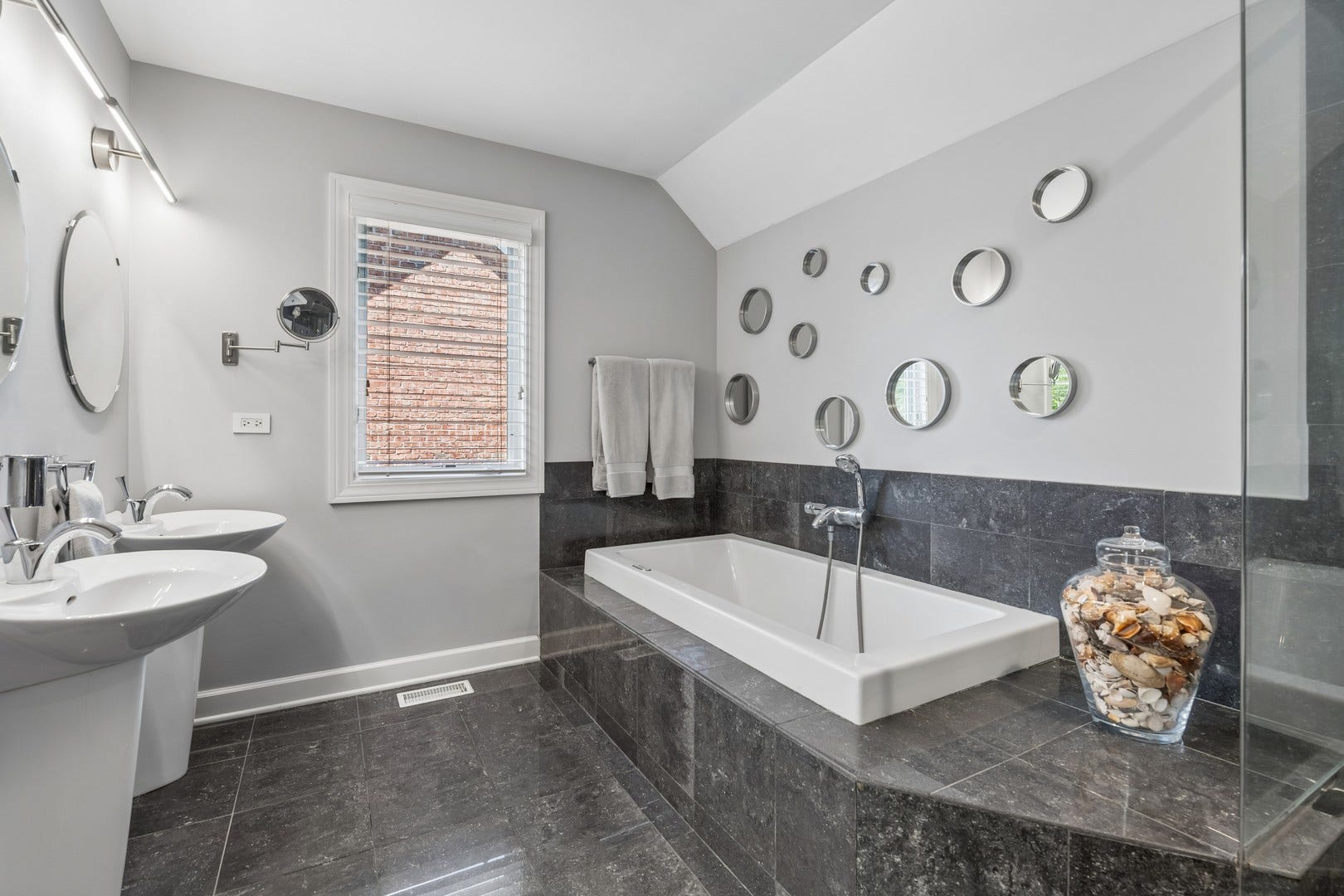 1268 N Palos Avenue, Palatine, IL 60067 1268 N Palos Avenue, Palatine, IL 60067