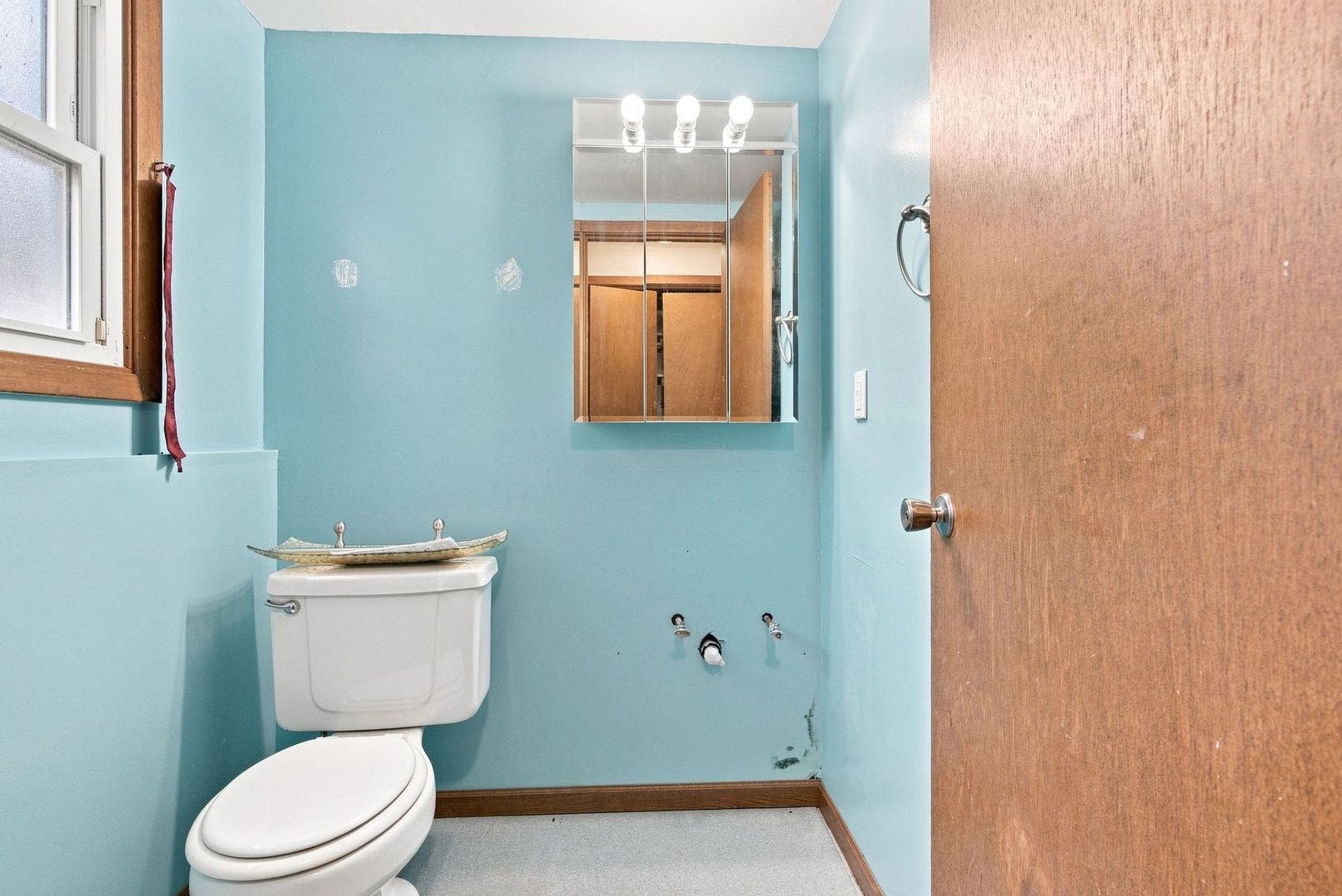 1120 Joel Avenue, Aurora, IL 60505 Basement bathroom