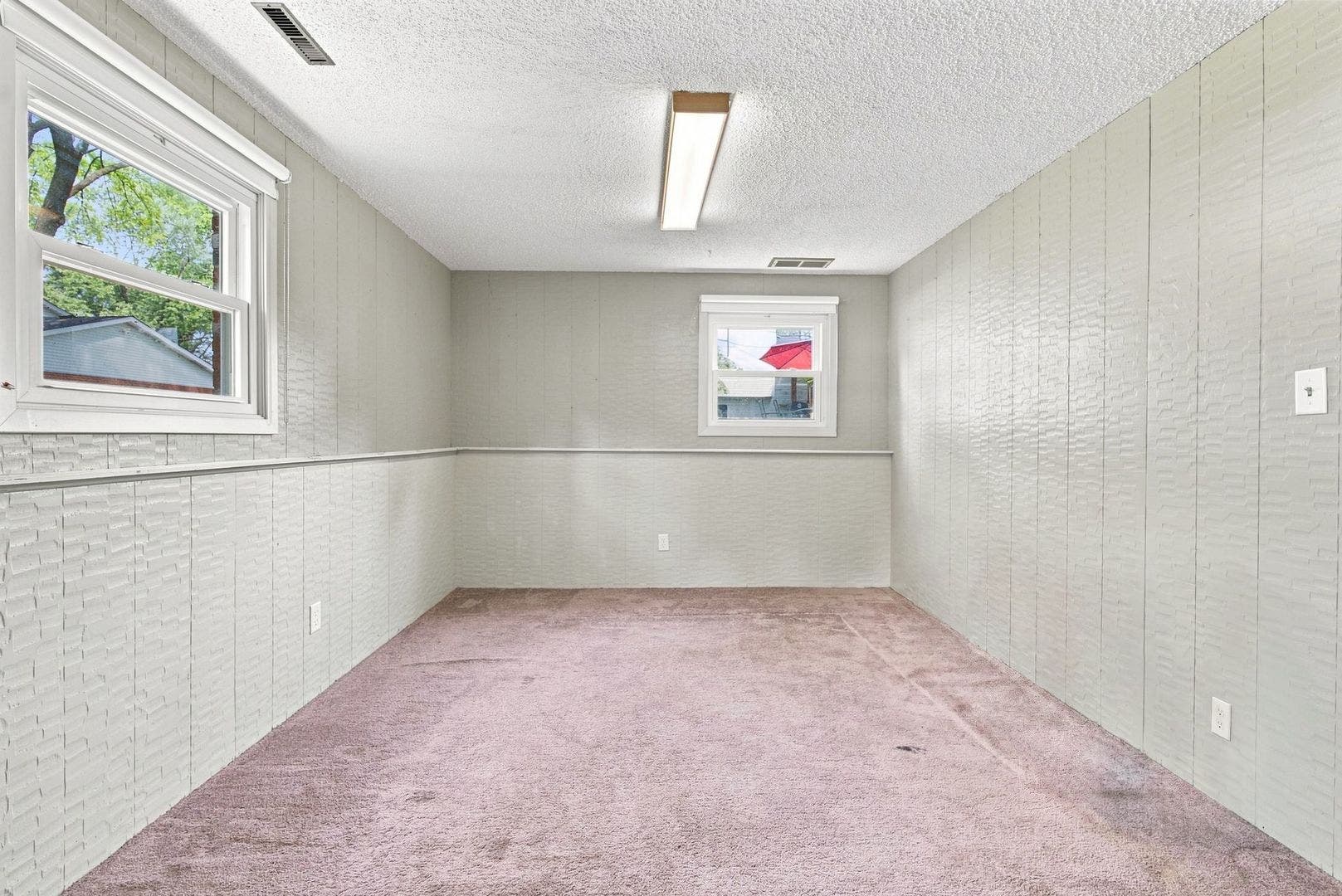 1120 Joel Avenue, Aurora, IL 60505 Basement bonus room