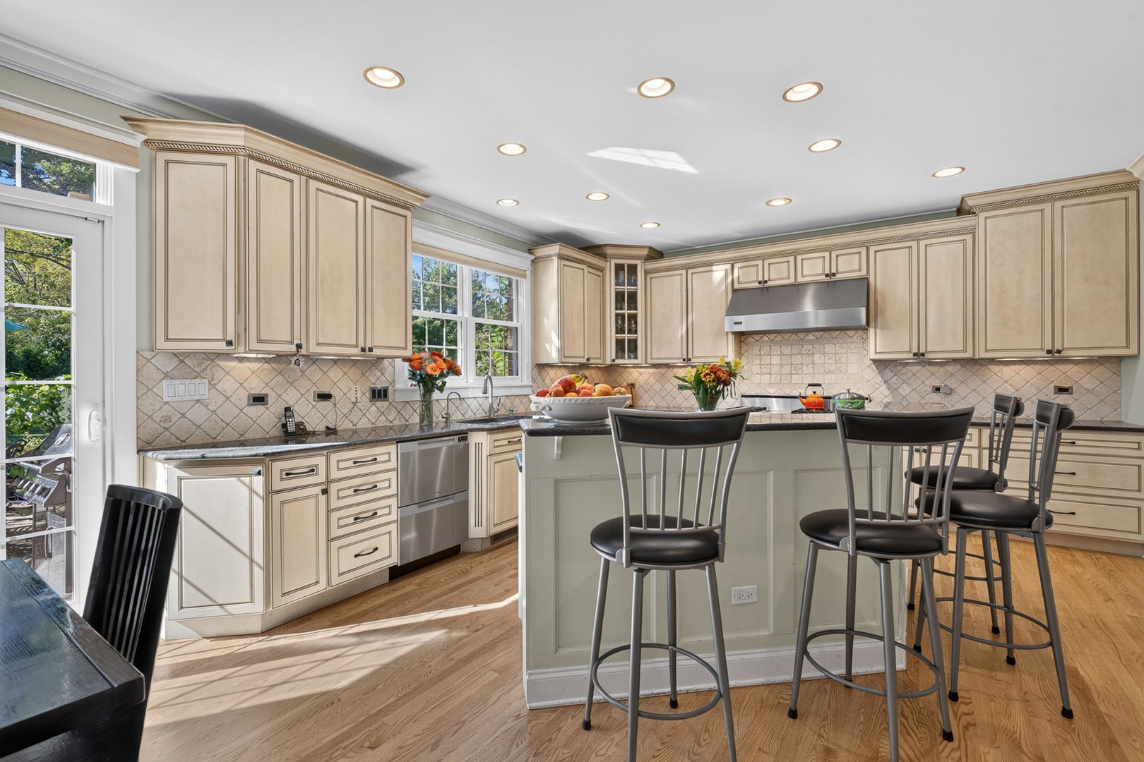 1520 Oakwood Avenue, Highland Park, IL 60035 1520 Oakwood Avenue, Highland Park, IL 60035