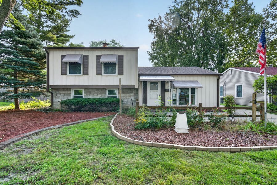 Property photo for 124 Fairlane Drive, Joliet, IL