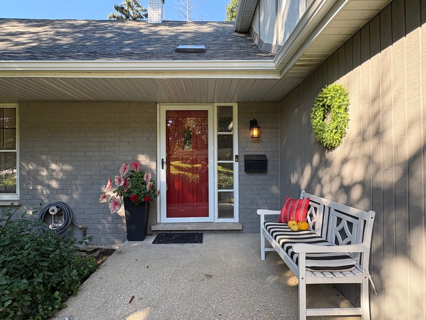 3820 Saratoga Avenue, Downers Grove, IL 60515 Come on in and check it out!
