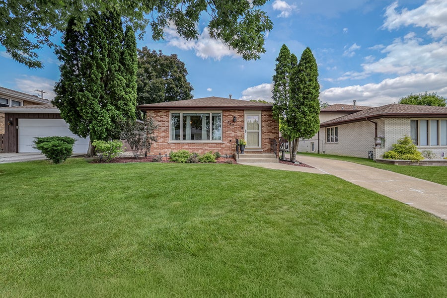Property photo for 707 Houston Street, Lemont, IL