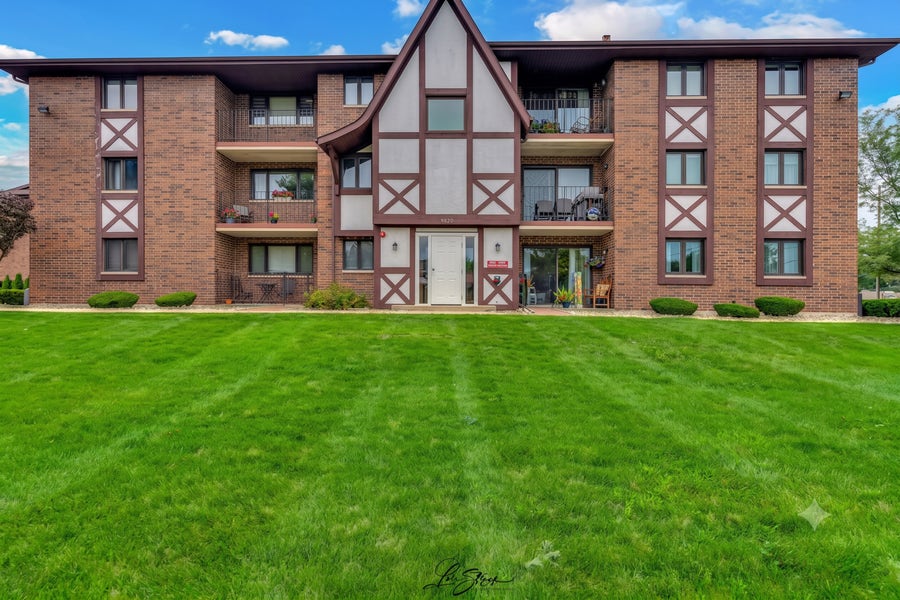 Property photo for 10521 S Roberts Road, #1B, Palos Hills, IL