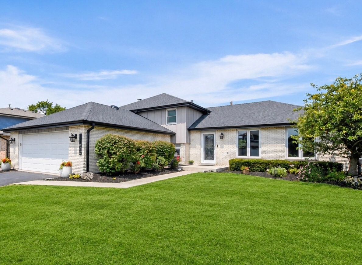 11672 Glenview Drive, Orland Park, IL 60467 11672 Glenview Drive, Orland Park, IL 60467