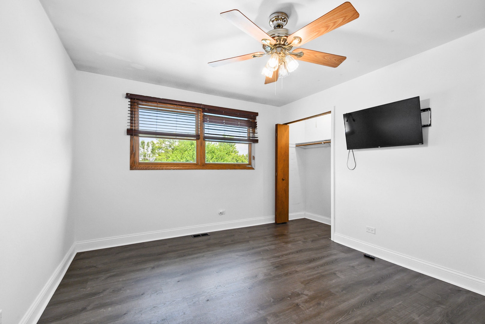 11672 Glenview Drive, Orland Park, IL 60467 11672 Glenview Drive, Orland Park, IL 60467