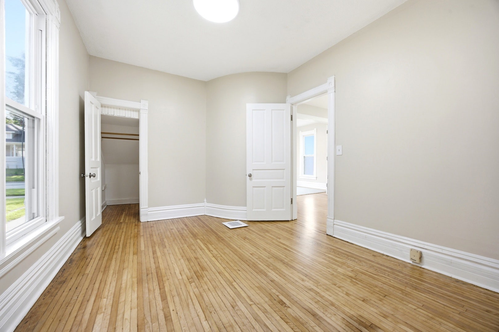 340 Moseley Street, Elgin, IL 60123 340 Moseley Street, Elgin, IL 60123