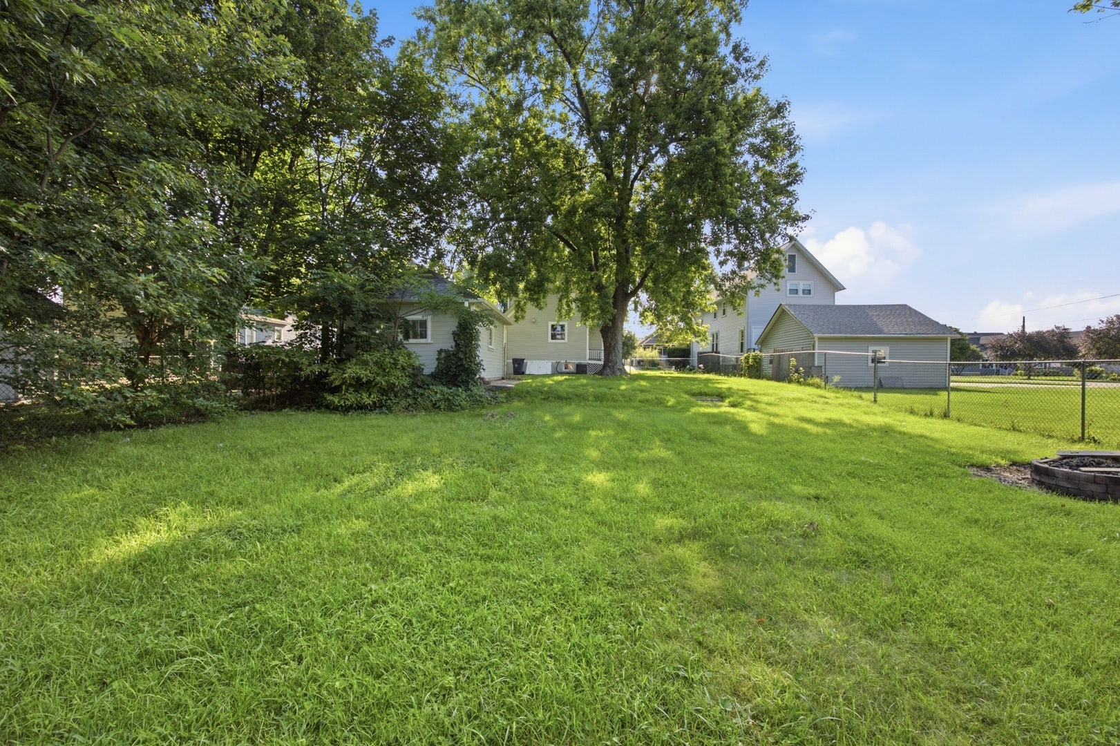 340 Moseley Street, Elgin, IL 60123 340 Moseley Street, Elgin, IL 60123