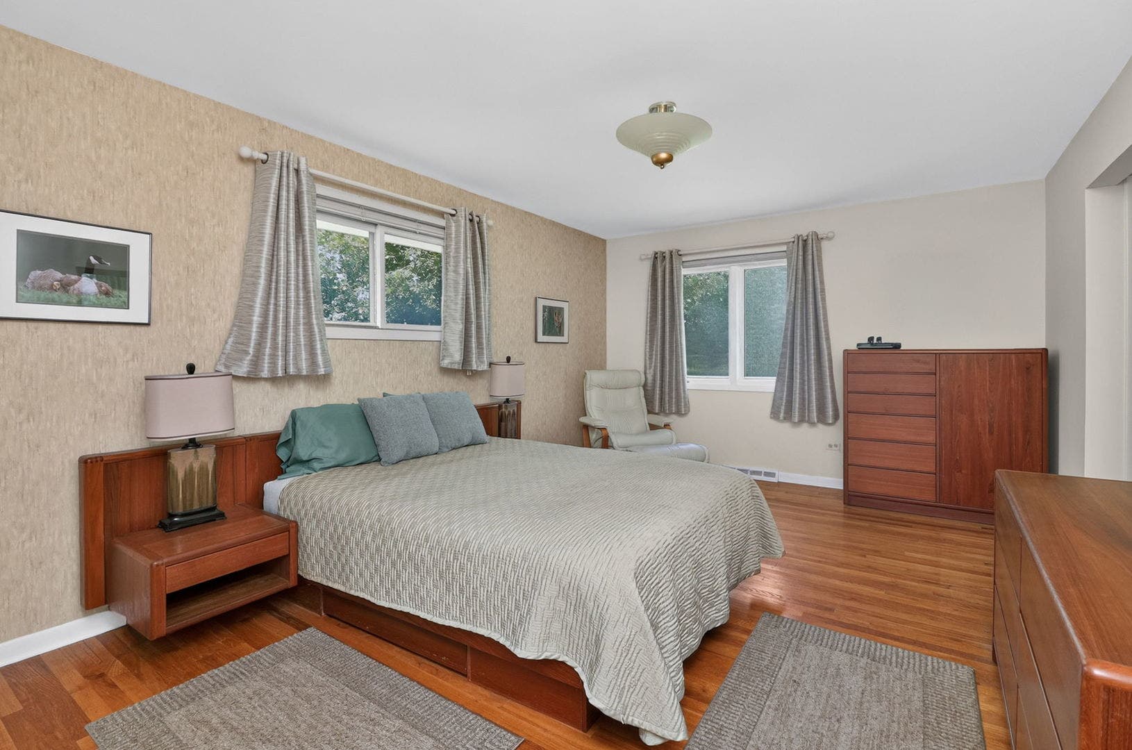 4218 Seeley Avenue, Downers Grove, IL 60515