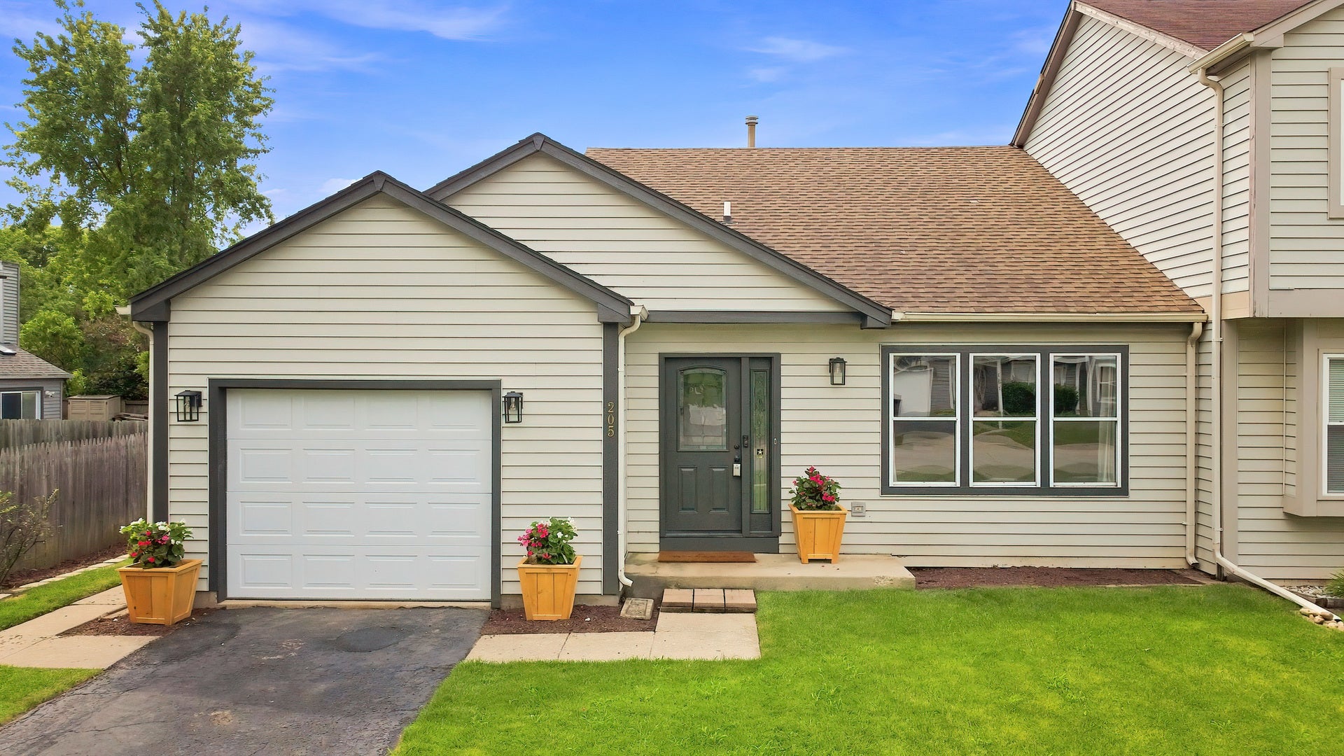 205 Chaparral Circle, Elgin, IL 60120 205 Chaparral Circle, Elgin, IL 60120