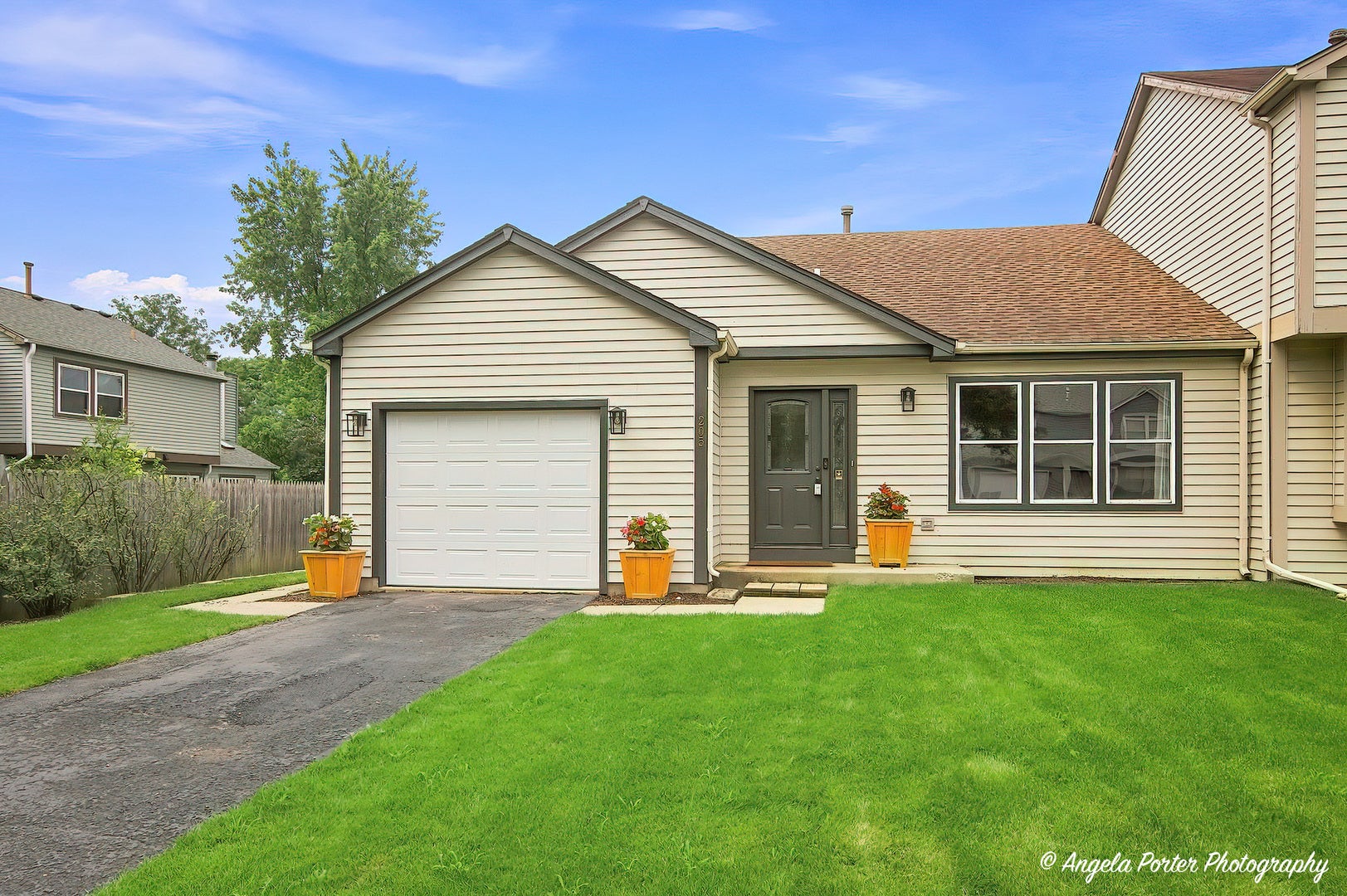 205 Chaparral Circle, Elgin, IL 60120 205 Chaparral Circle, Elgin, IL 60120