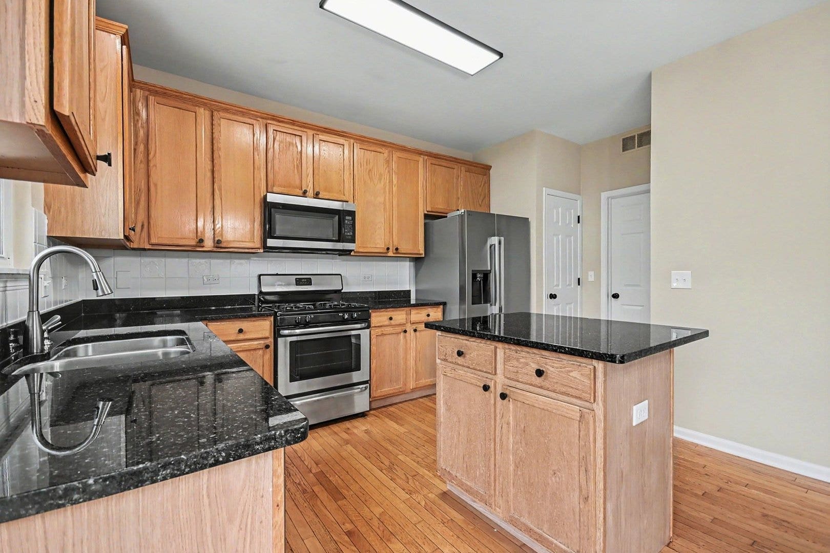 1057 Rosefield Lane, Aurora, IL 60504 1057 Rosefield Lane, Aurora, IL 60504