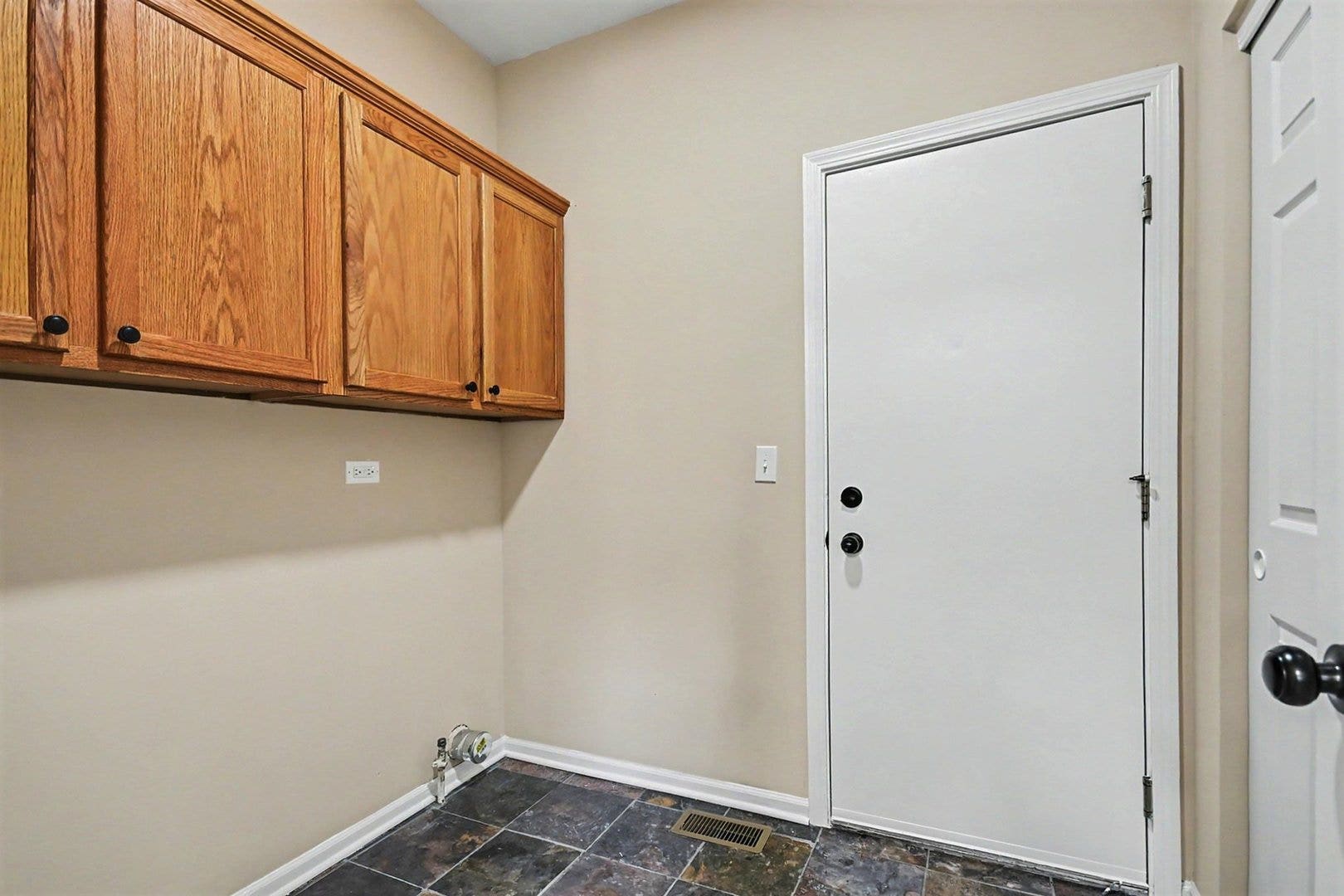 1057 Rosefield Lane, Aurora, IL 60504 1057 Rosefield Lane, Aurora, IL 60504