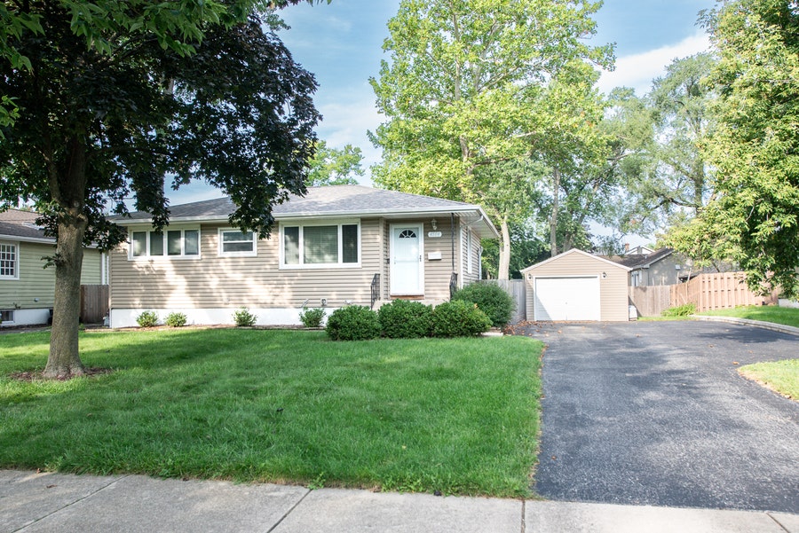 Property photo for 4504 CUMNOR Road, Downers Grove, IL