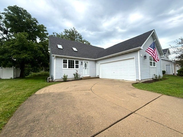 Property photo for 814 Sudbury Drive, Joliet, IL