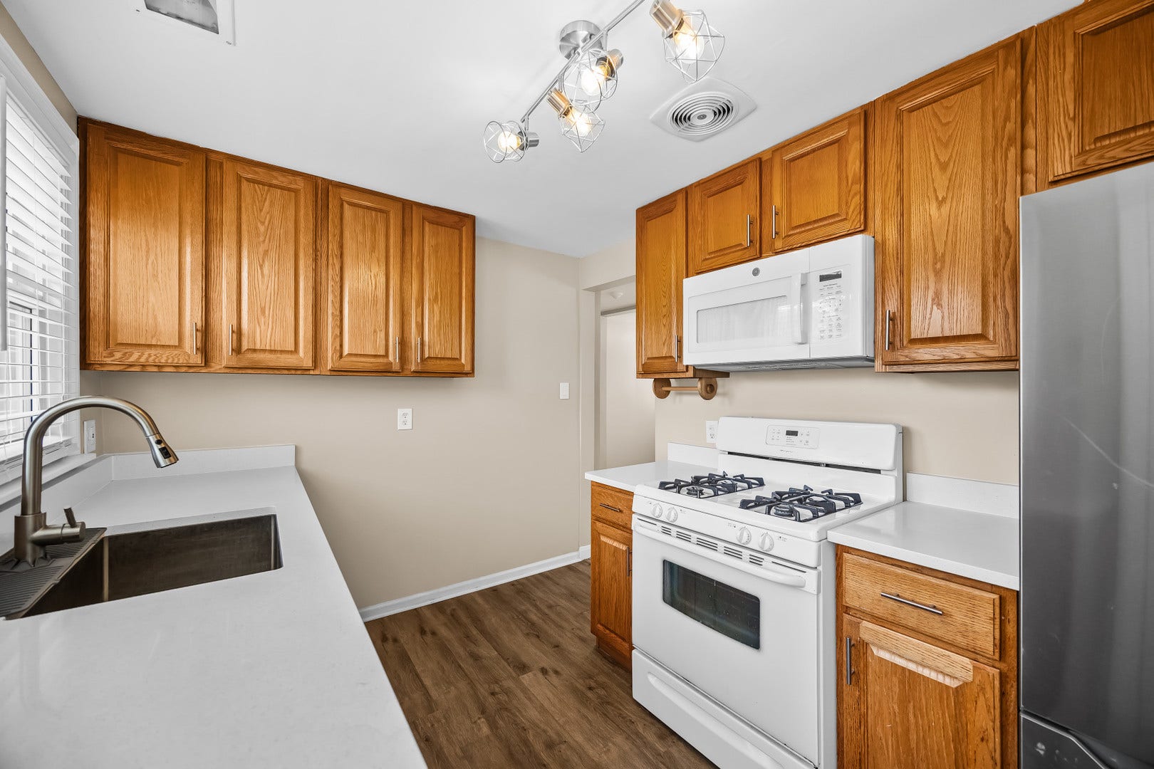 548 Prairie Avenue, #2, Downers Grove, IL 60515 548 Prairie Avenue, #2, Downers Grove, IL 60515