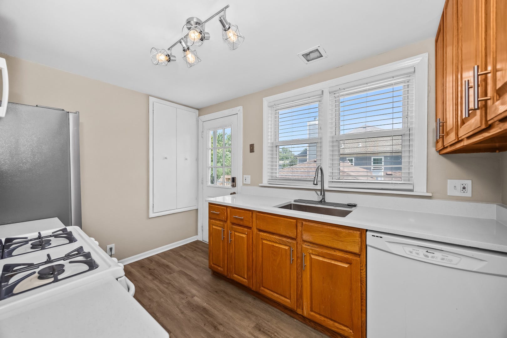 548 Prairie Avenue, #2, Downers Grove, IL 60515 548 Prairie Avenue, #2, Downers Grove, IL 60515