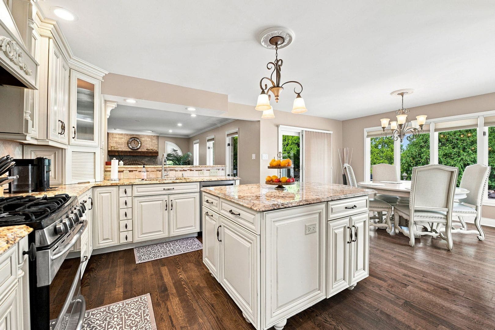 15 Meagan Lane, Lemont, IL 60439 15 Meagan Lane, Lemont, IL 60439