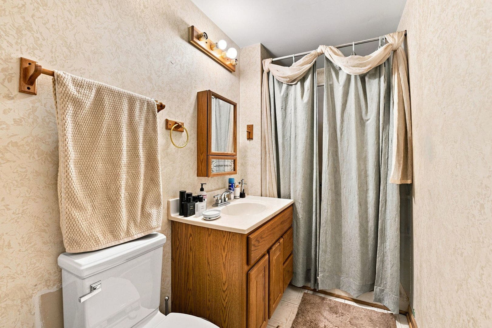 15 Meagan Lane, Lemont, IL 60439 15 Meagan Lane, Lemont, IL 60439