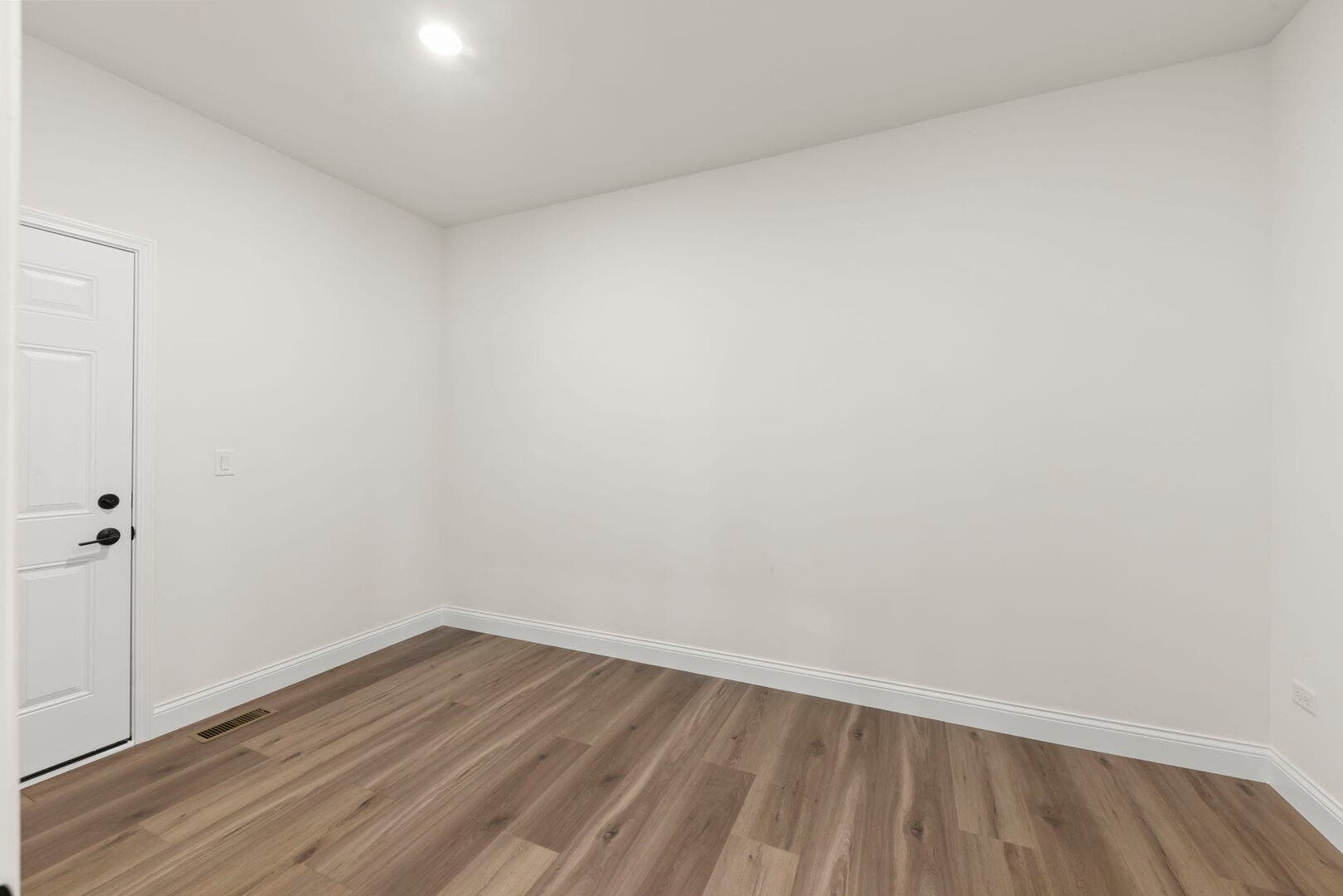 3687 Peregrine Way, Elgin, IL 60124 HUGE Mud Room off your 3 Car Garage!