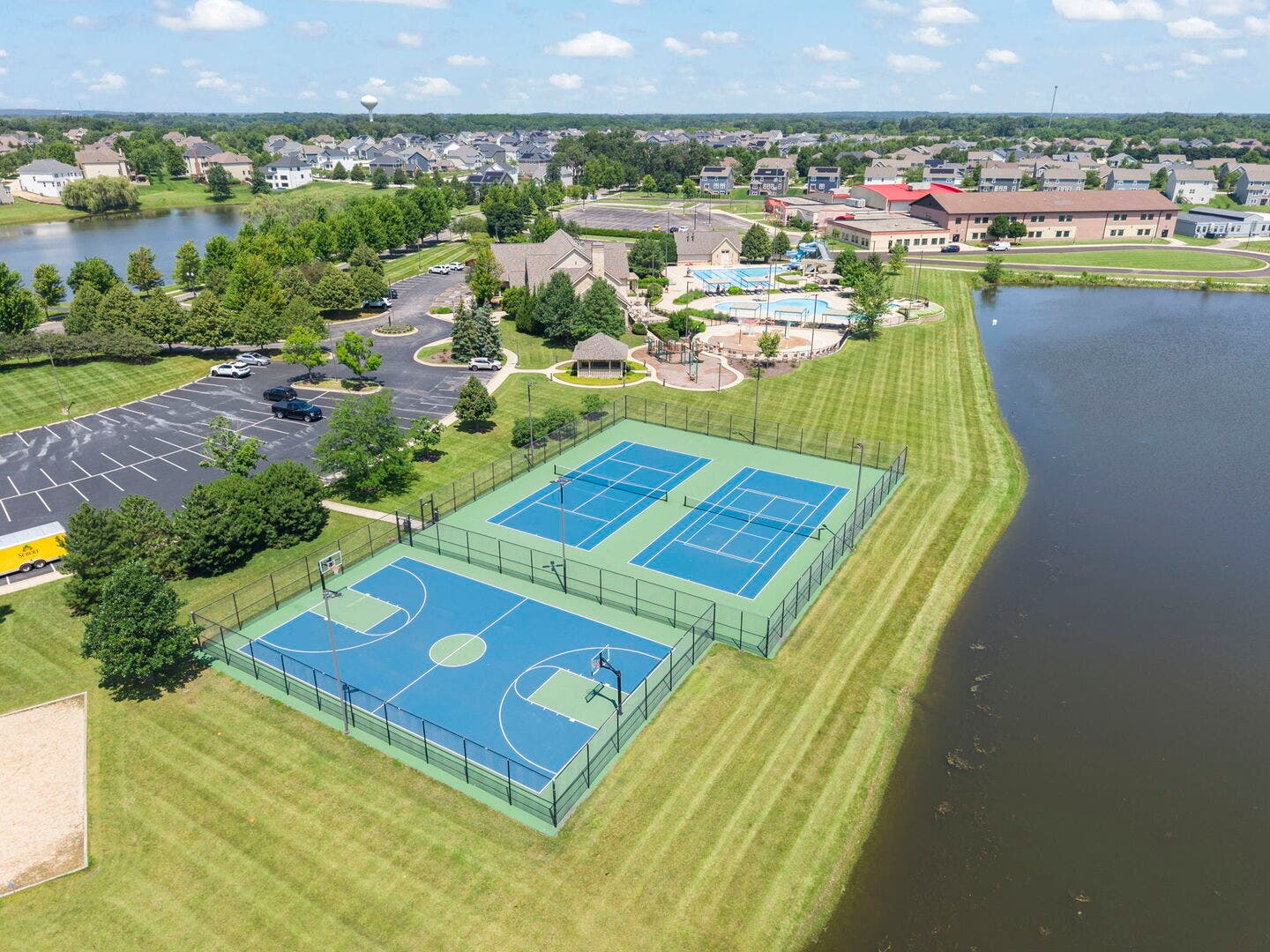3687 Peregrine Way, Elgin, IL 60124 3687 Peregrine Way, Elgin, IL 60124
