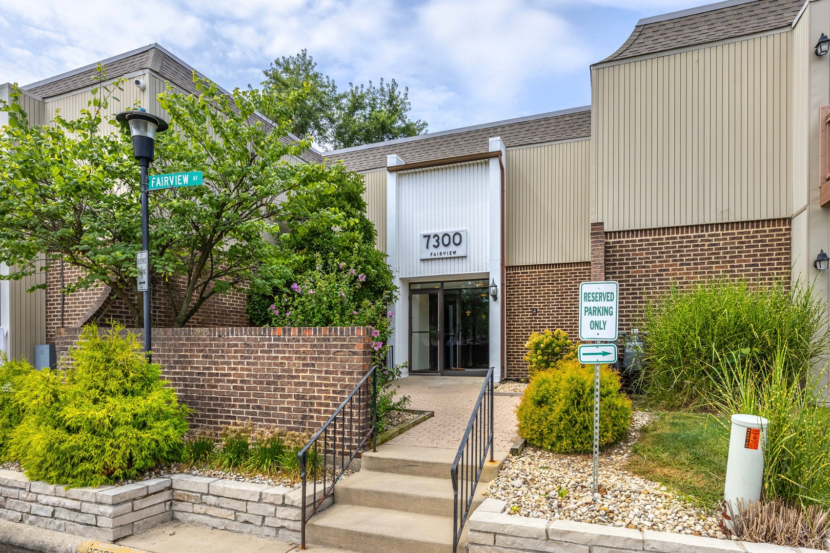 7300 Fairview Avenue, #206, Downers Grove, IL 60516