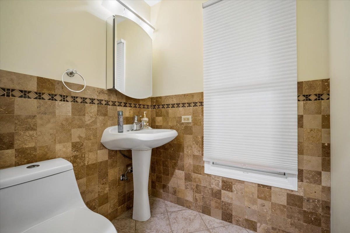 44 CHESTNUT Terrace, Buffalo Grove, IL 60089 44 CHESTNUT Terrace, Buffalo Grove, IL 60089
