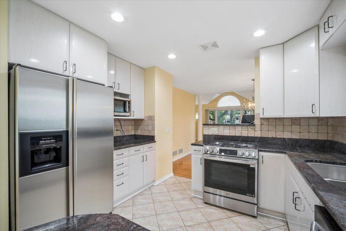 44 CHESTNUT Terrace, Buffalo Grove, IL 60089 44 CHESTNUT Terrace, Buffalo Grove, IL 60089