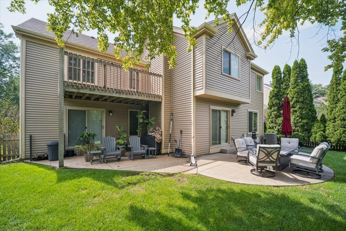 44 CHESTNUT Terrace, Buffalo Grove, IL 60089 44 CHESTNUT Terrace, Buffalo Grove, IL 60089