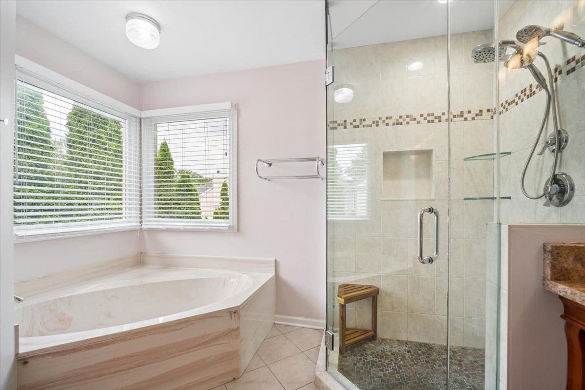 44 CHESTNUT Terrace, Buffalo Grove, IL 60089 44 CHESTNUT Terrace, Buffalo Grove, IL 60089