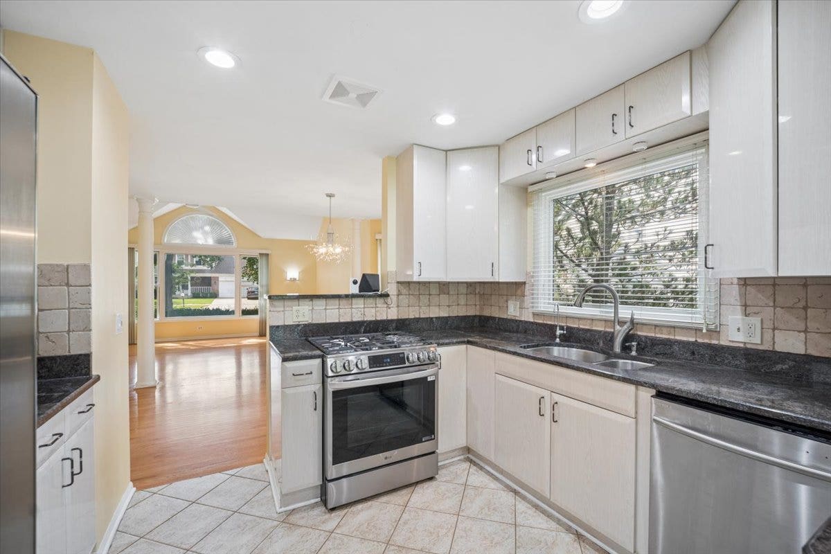 44 CHESTNUT Terrace, Buffalo Grove, IL 60089 44 CHESTNUT Terrace, Buffalo Grove, IL 60089