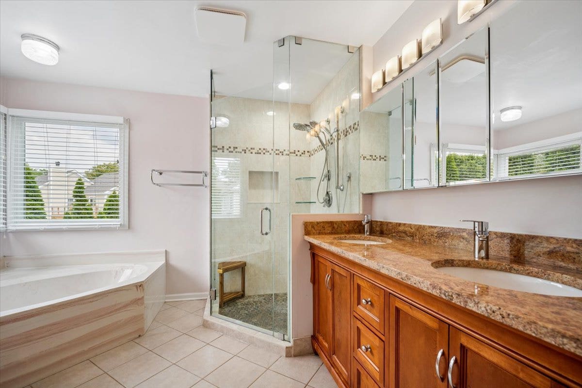 44 CHESTNUT Terrace, Buffalo Grove, IL 60089 44 CHESTNUT Terrace, Buffalo Grove, IL 60089