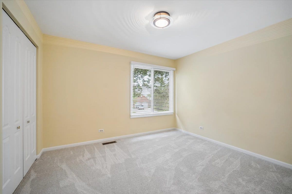 44 CHESTNUT Terrace, Buffalo Grove, IL 60089 44 CHESTNUT Terrace, Buffalo Grove, IL 60089