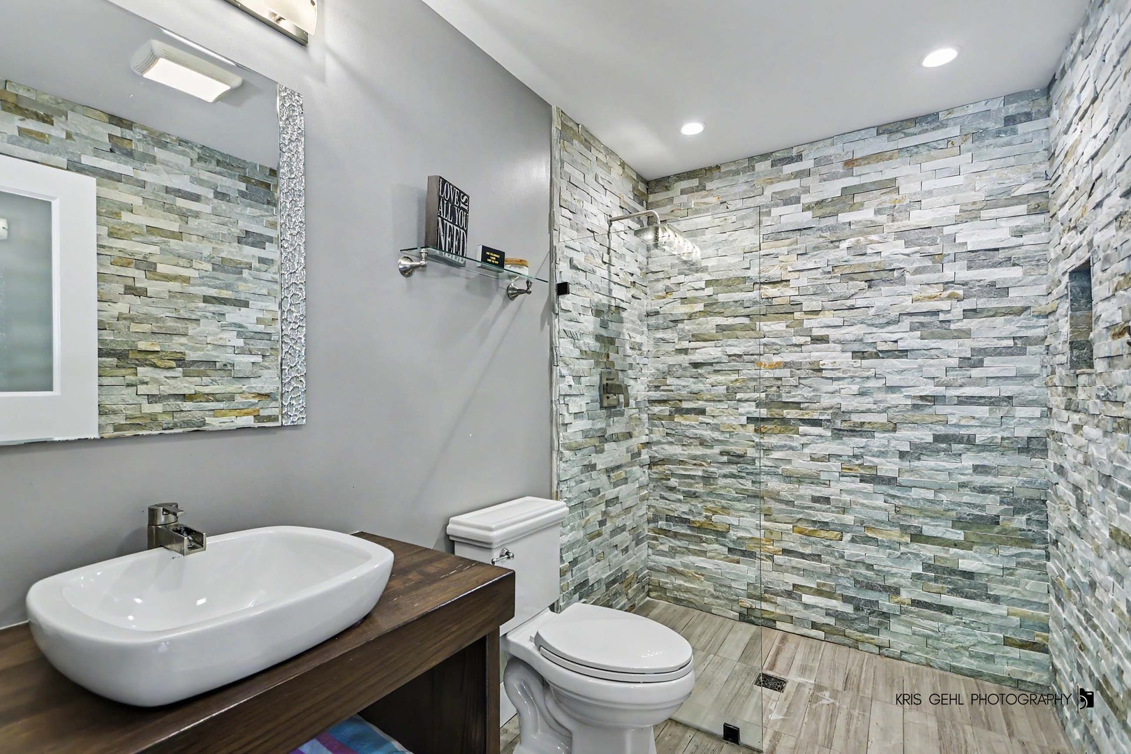 Dedicated Full Bathroom for Pool/Hot Tub/Outdoor O