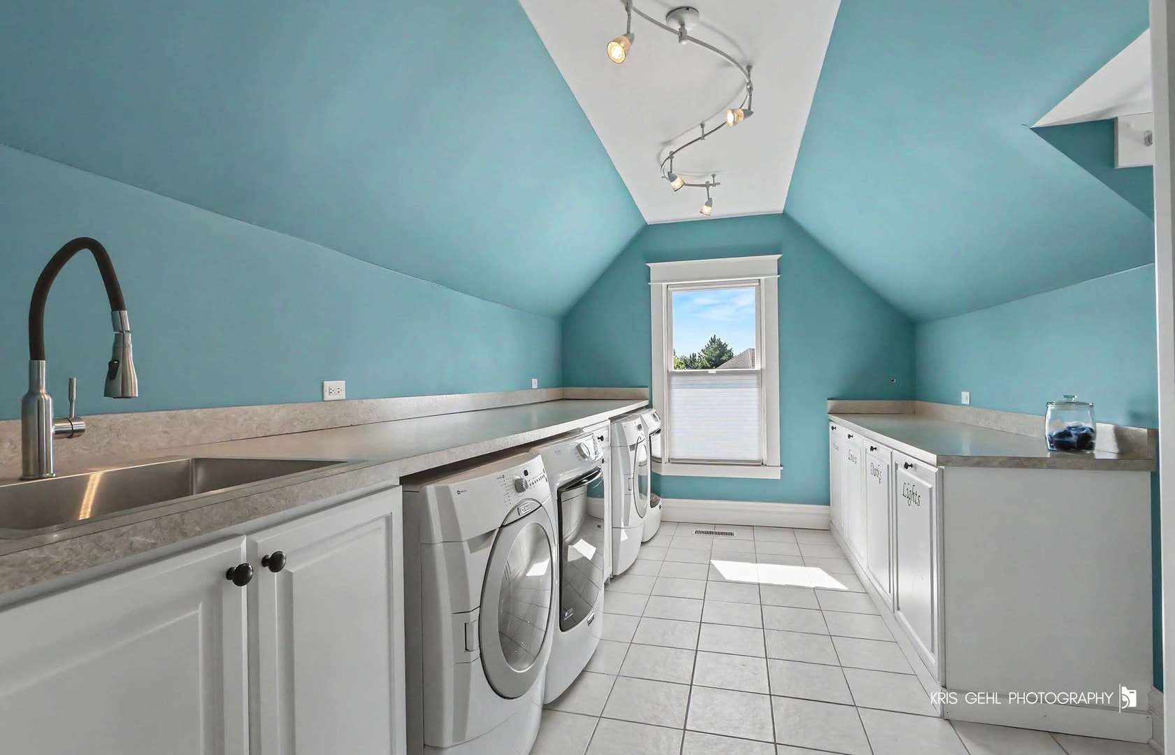 2 sets of washer and dryers with tons of countersp