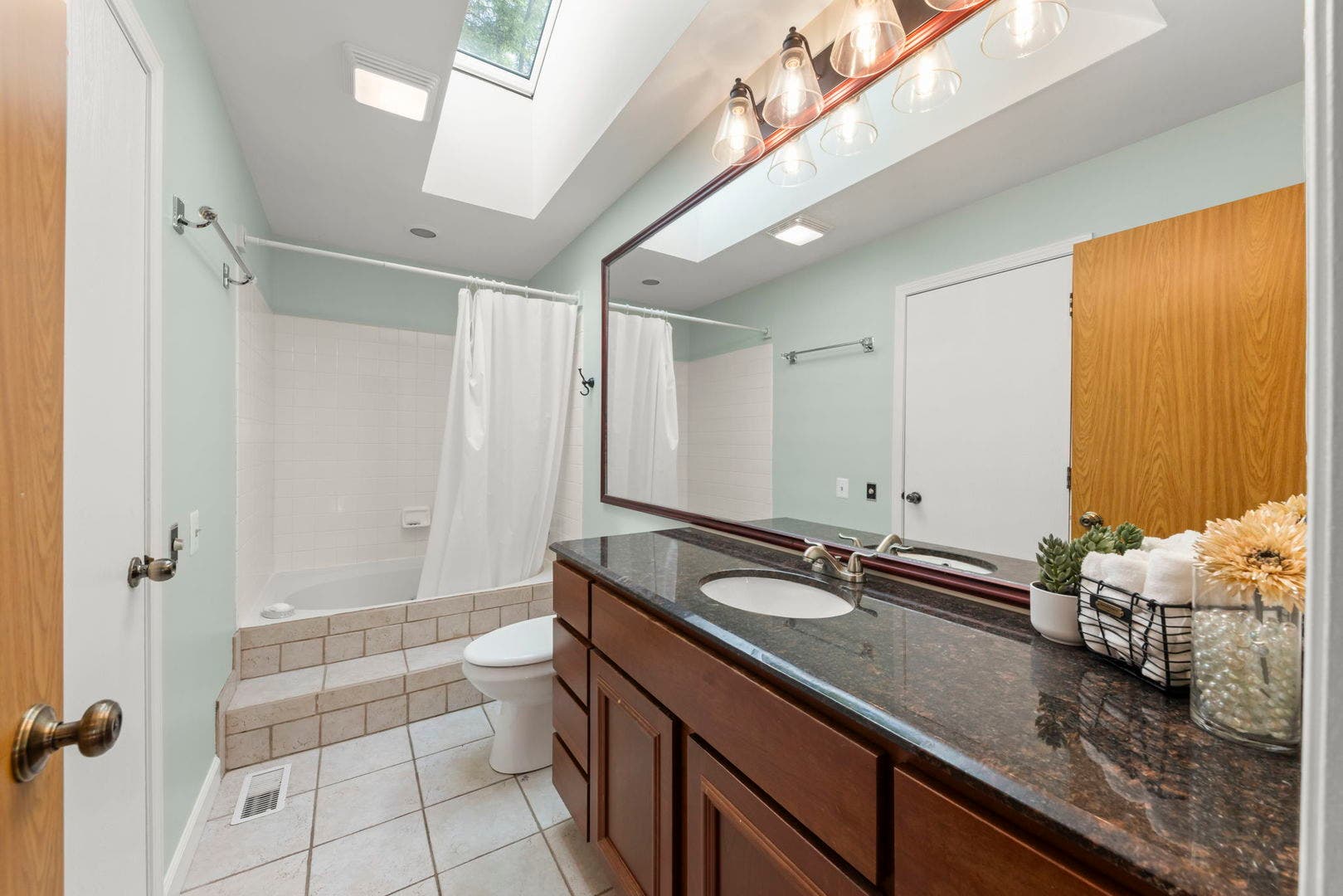 14743 Lakeview Drive, Orland Park, IL 60462 14743 Lakeview Drive, Orland Park, IL 60462