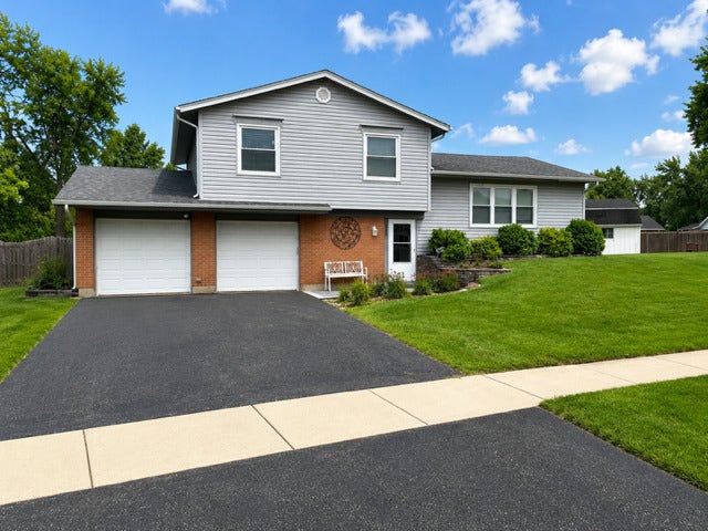 Property photo for 425 Ardglass Court, Bolingbrook, IL