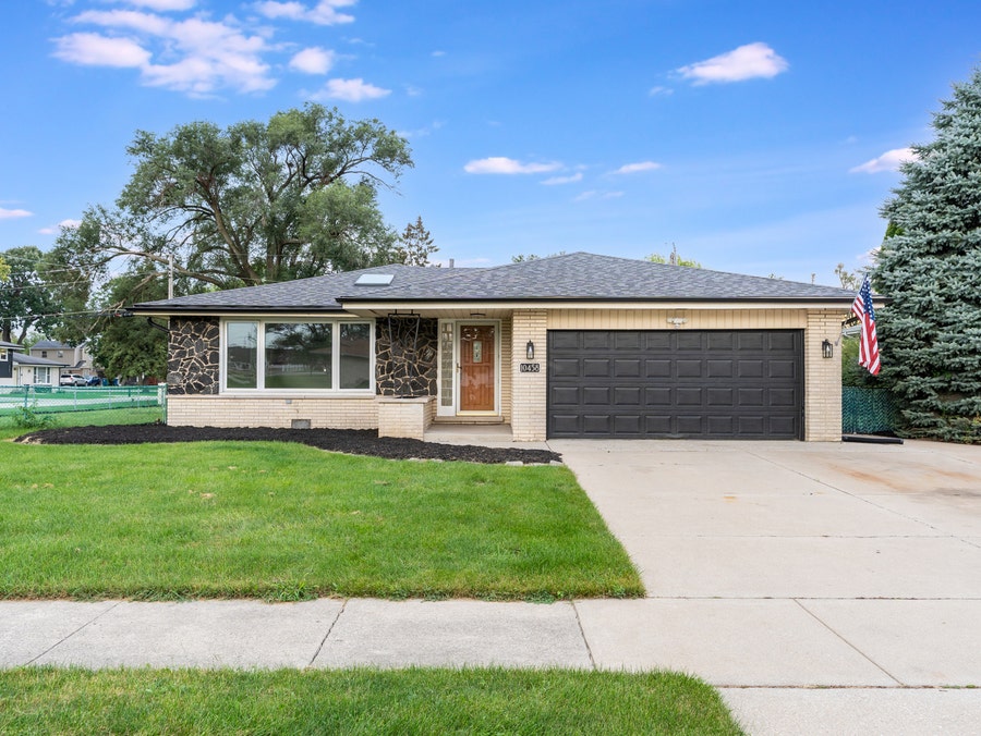 Property photo for 10458 S 81st Avenue, Palos Hills, IL