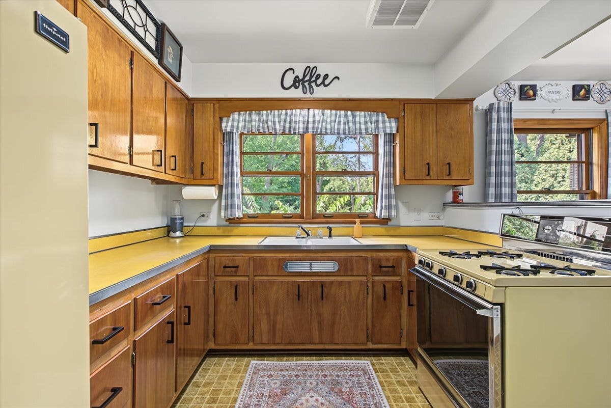 308 Sheldon Avenue, Downers Grove, IL 60515 308 Sheldon Avenue, Downers Grove, IL 60515