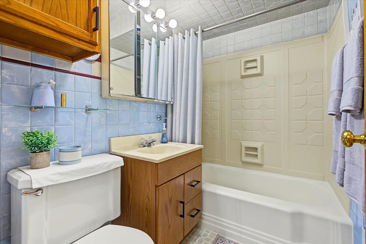 308 Sheldon Avenue, Downers Grove, IL 60515 308 Sheldon Avenue, Downers Grove, IL 60515