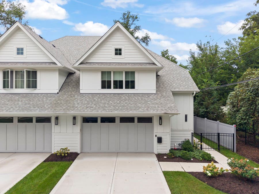 Property photo for 820 E Franklin Avenue, Naperville, IL